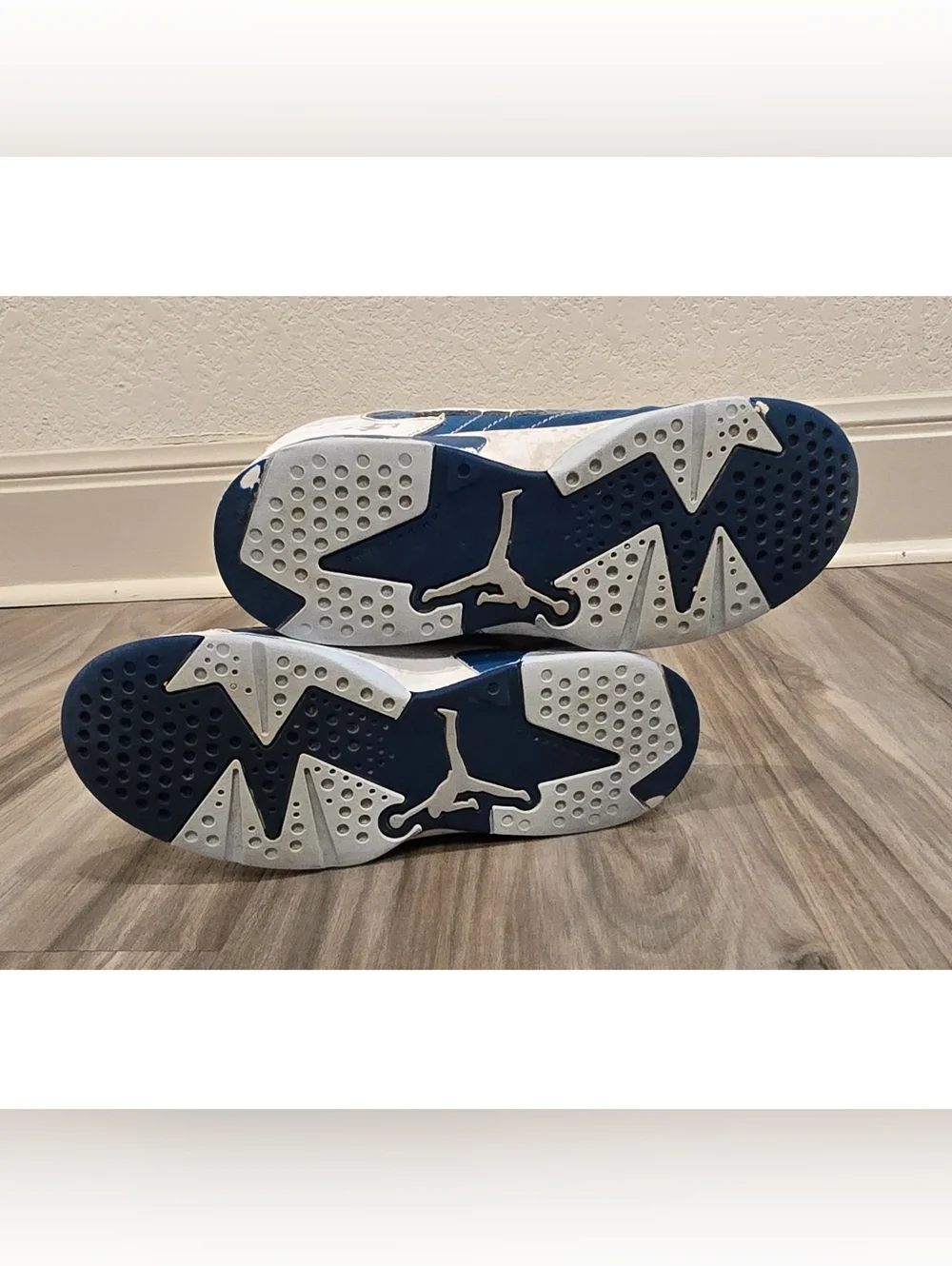Nike Team Hustle D11 Youth Basketball Shoes Navy White High Tops Size 2.5Y